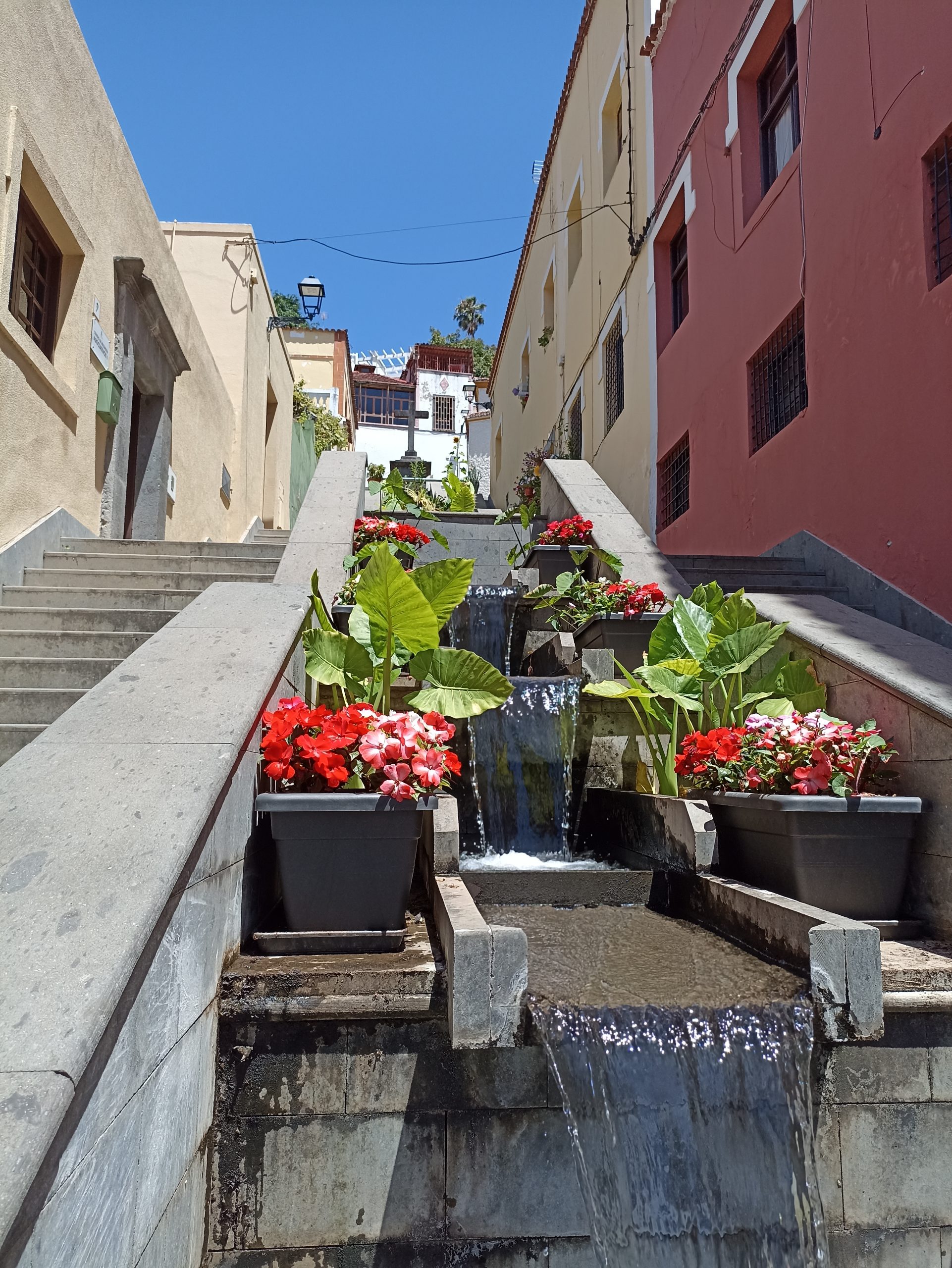 Blick_Gran_Canaria_Private_Tours_and_Shore_Excursions_Teror_top_gran_canaria_village_waterfall