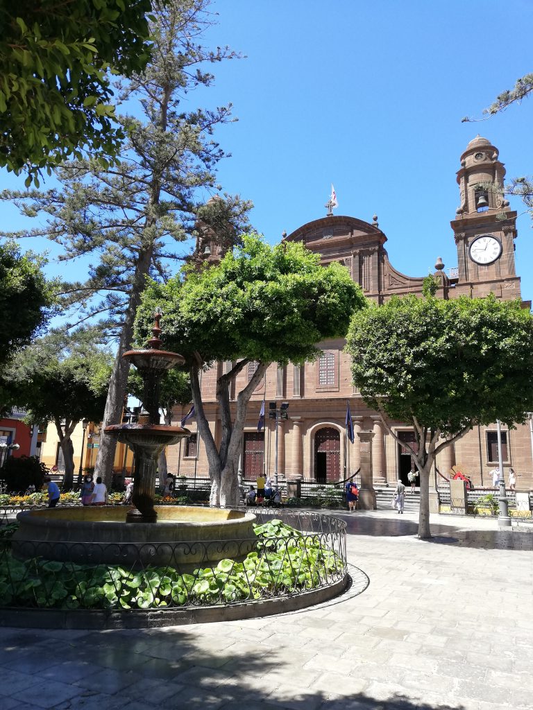 Blick_Gran_Canaria_private_tour_excursions_Gáldar_santiago's_square_gran_canaria