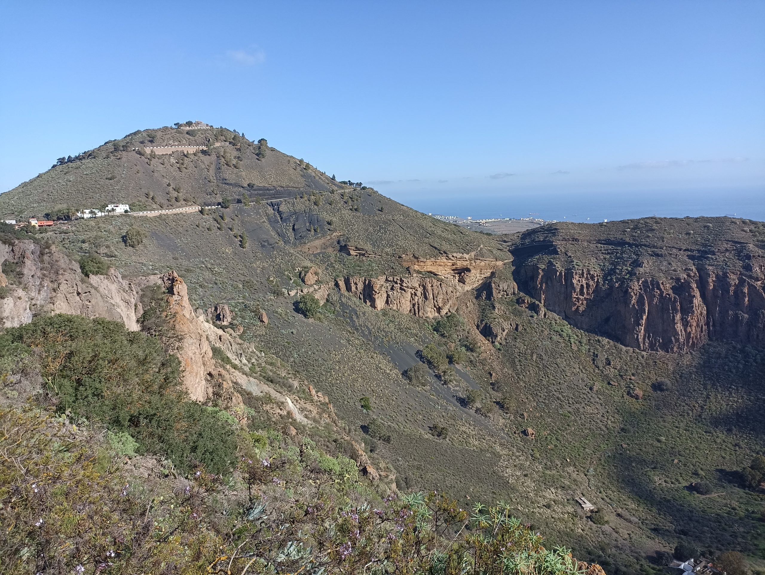 Blick_Gran_Canaria_private_tours_and_excursions_caldera_de_bandama_pico_de_bandama_volcanoes_and_wine_tour