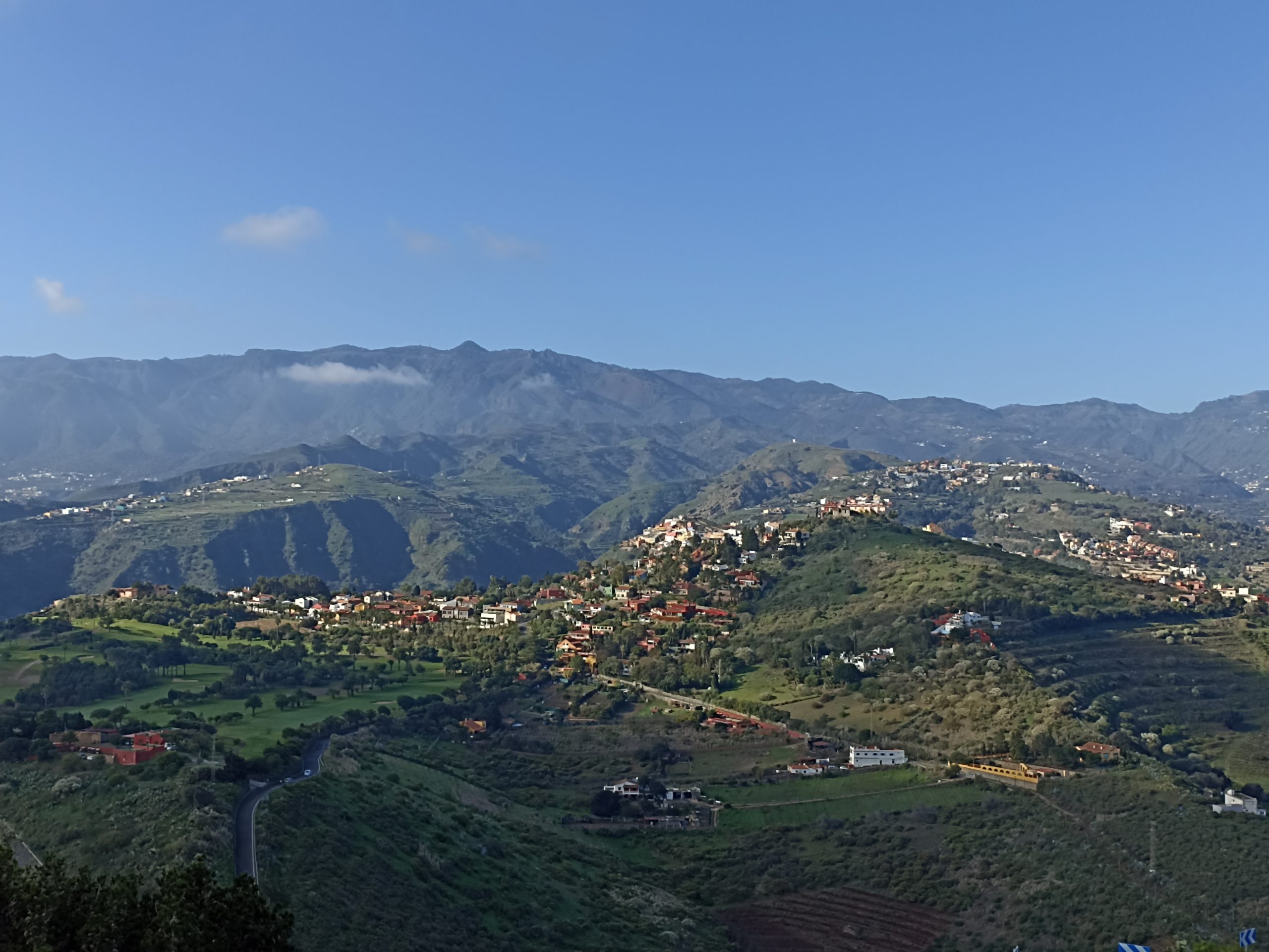 Blick_Gran_Canaria_private_tours_and_excursions_caldera_de_bandama_pico_de_bandama_volcanoes_and_wine_tour_montaña