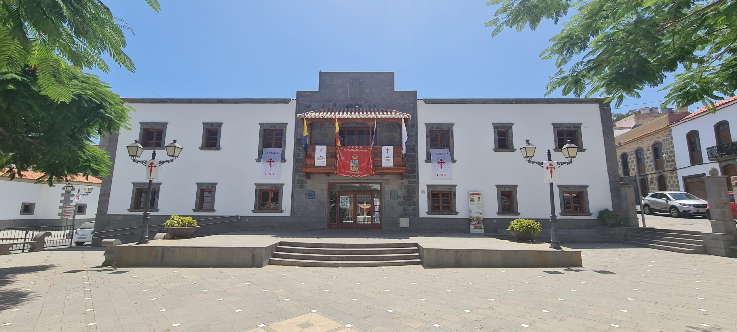 Blick_Gran_Canaria_private_tours_excursions_tunte_cityhall_plaza_