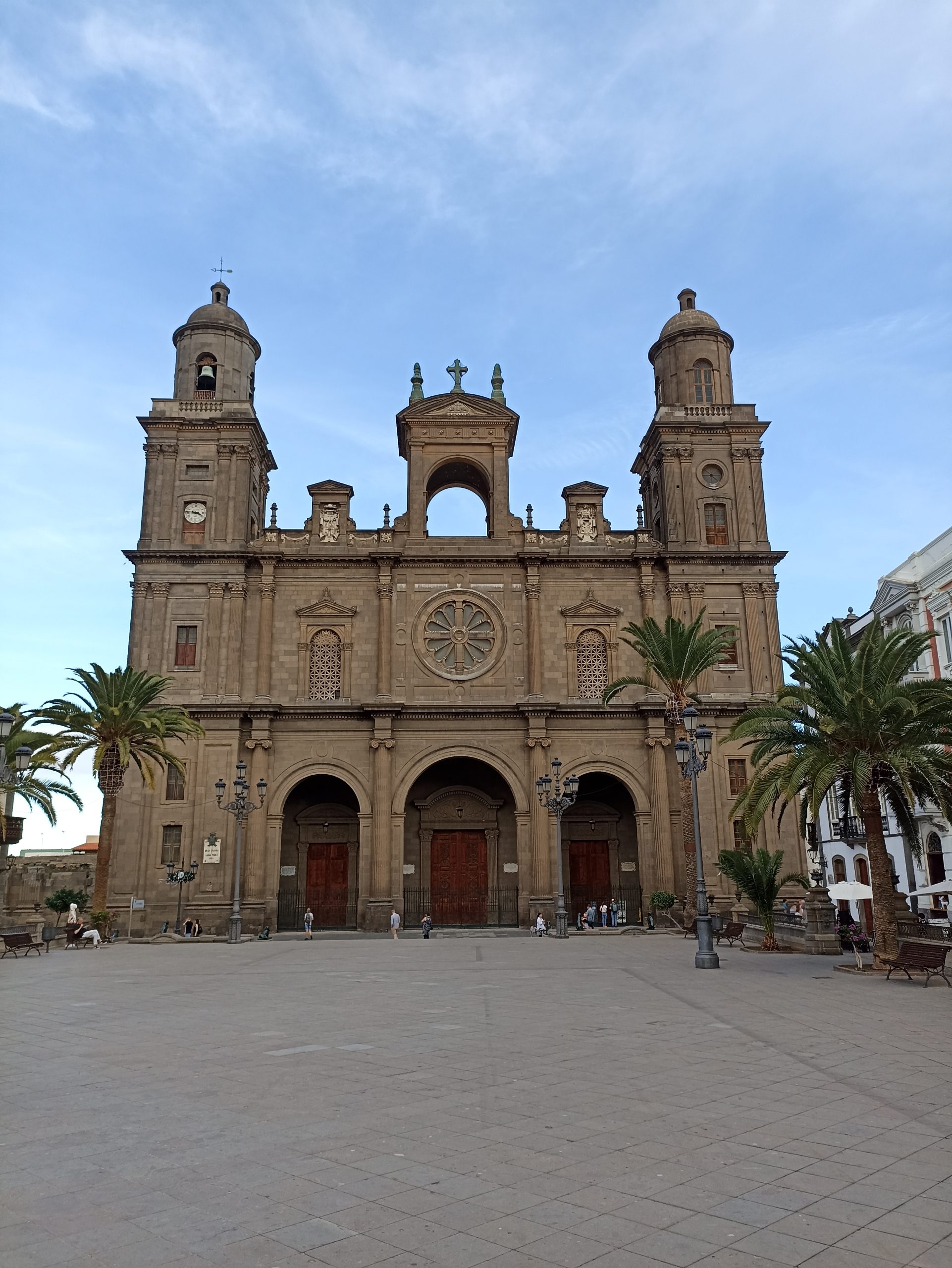 Las_Palmas_gay_tours_Gran_Canaria_private_tours_shore_excursions_Plaza _de_Satna_Ana_Cathedral_Gran Canaria